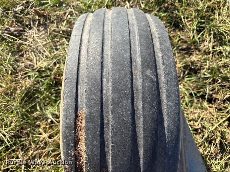 image for item FK0590 Haybuster 256 bale processor with feed wagon