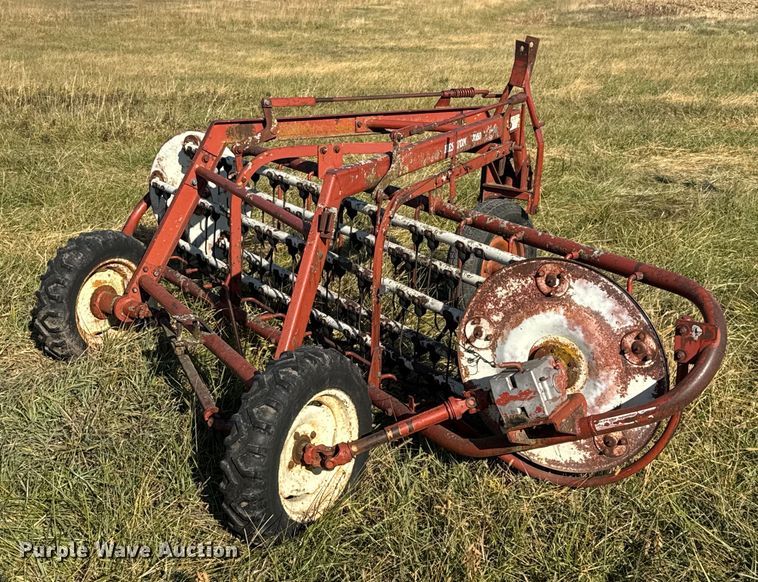 image for item FK0593 Hesston 3950 hay rake