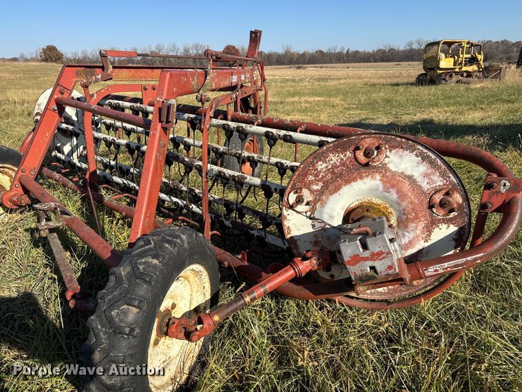 image for item FK0593 Hesston 3950 hay rake
