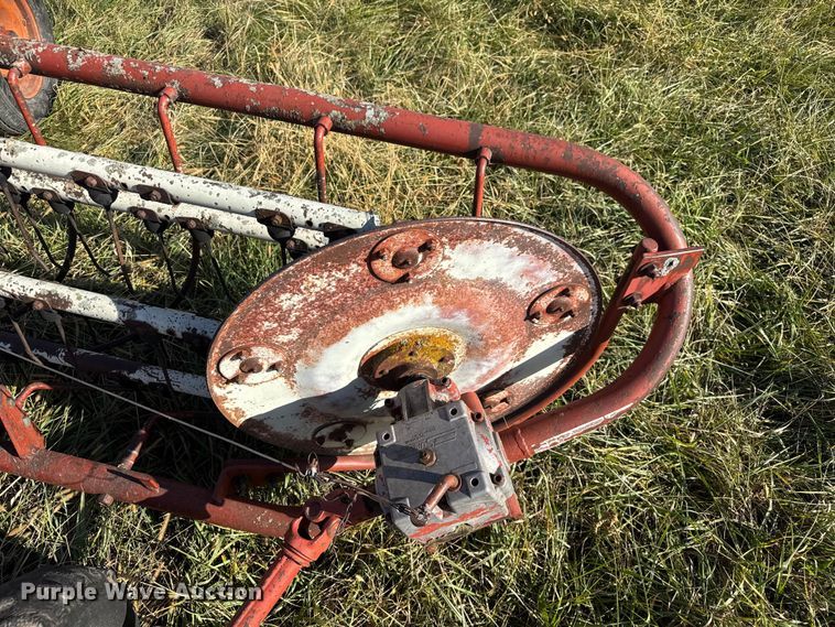 image for item FK0593 Hesston 3950 hay rake