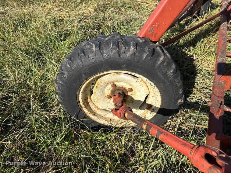 image for item FK0593 Hesston 3950 hay rake