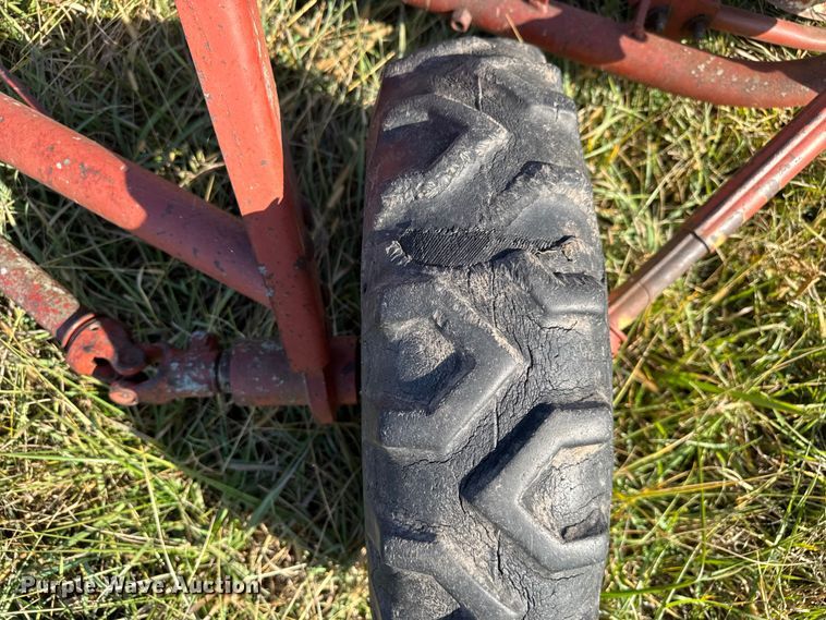 image for item FK0593 Hesston 3950 hay rake