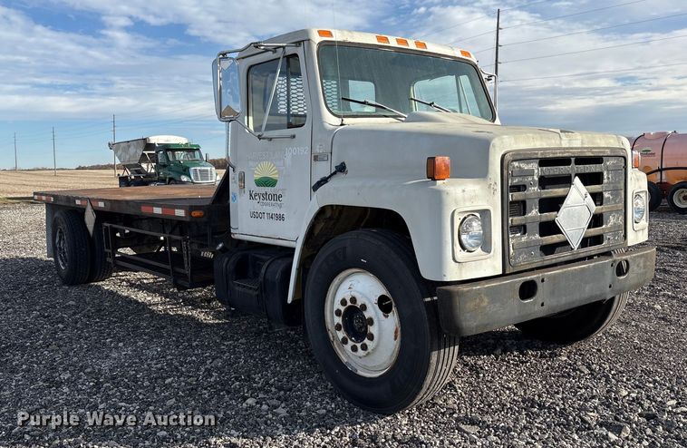 image for item FK1004 1983 International 1724 flatbed truck