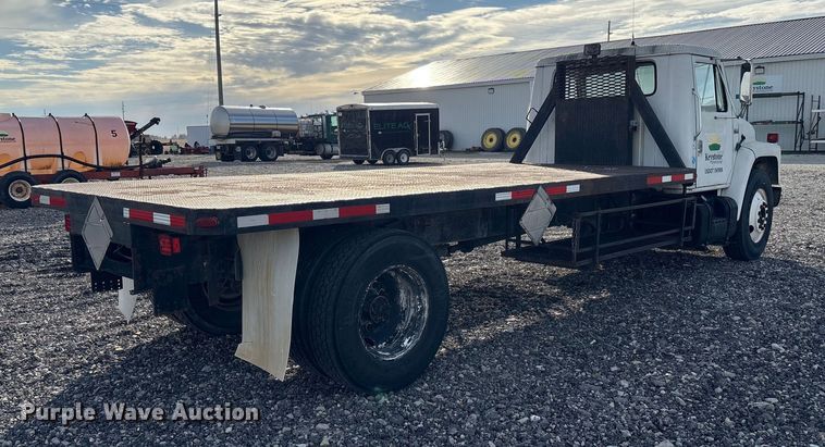 image for item FK1004 1983 International 1724 flatbed truck