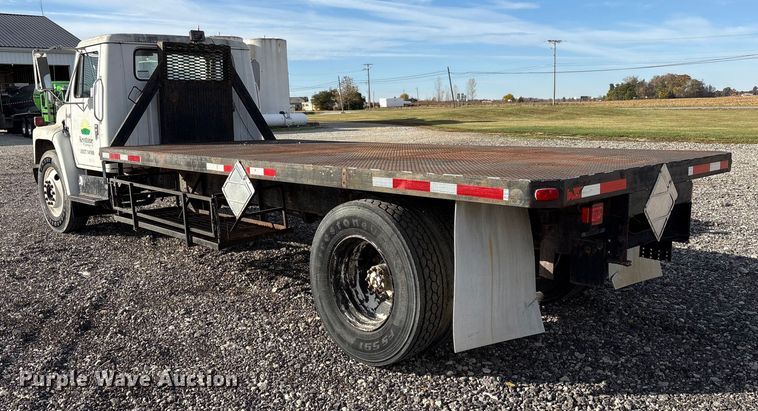image for item FK1004 1983 International 1724 flatbed truck
