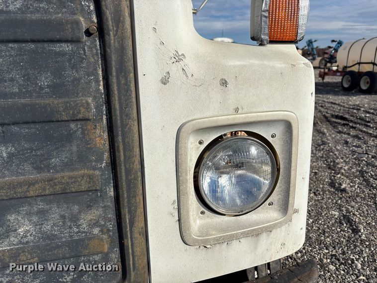 image for item FK1004 1983 International 1724 flatbed truck