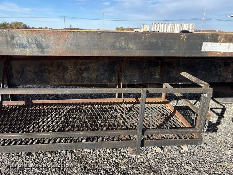 image for item FK1004 1983 International 1724 flatbed truck