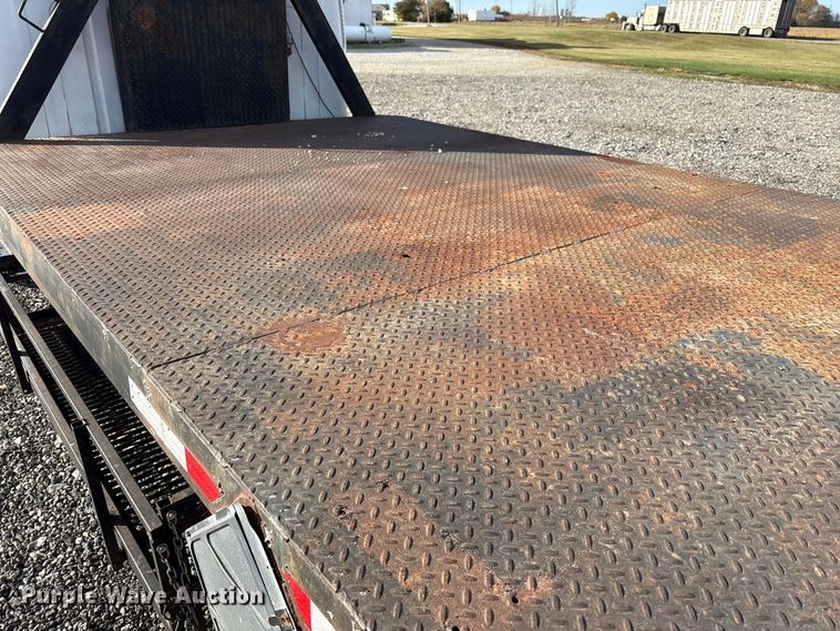 image for item FK1004 1983 International 1724 flatbed truck