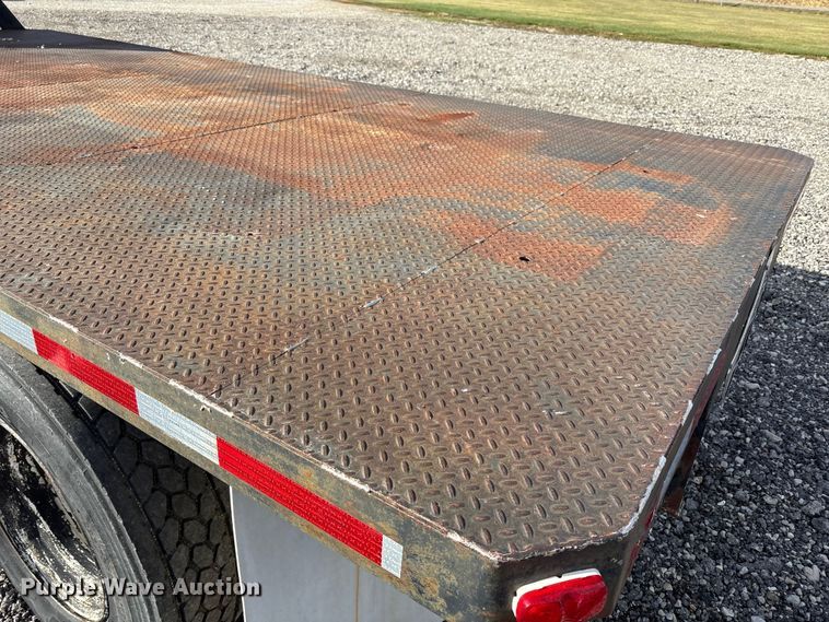 image for item FK1004 1983 International 1724 flatbed truck