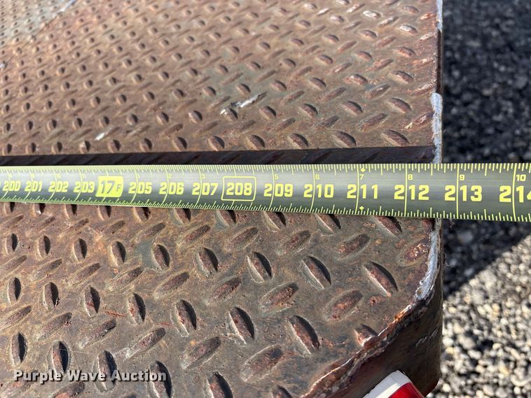 image for item FK1004 1983 International 1724 flatbed truck