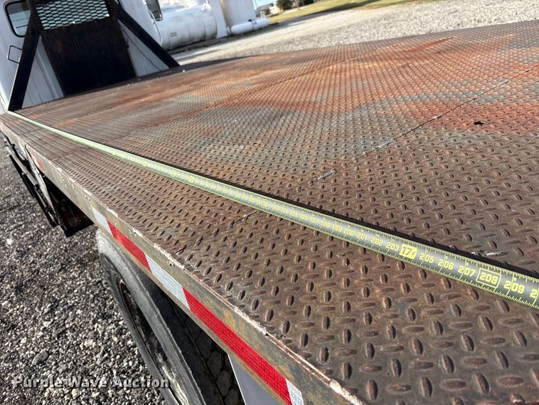 image for item FK1004 1983 International 1724 flatbed truck