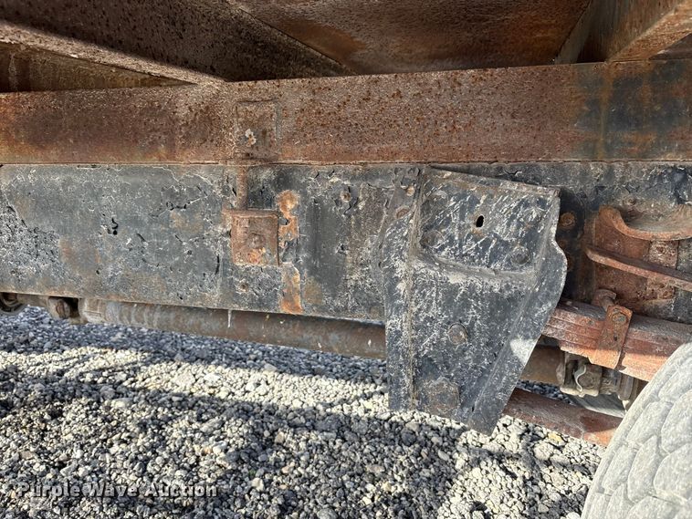 image for item FK1004 1983 International 1724 flatbed truck