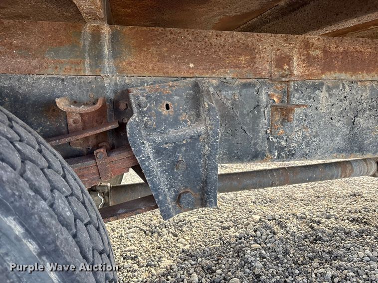 image for item FK1004 1983 International 1724 flatbed truck