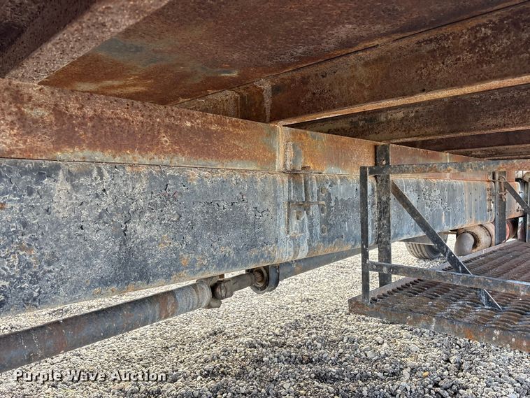 image for item FK1004 1983 International 1724 flatbed truck