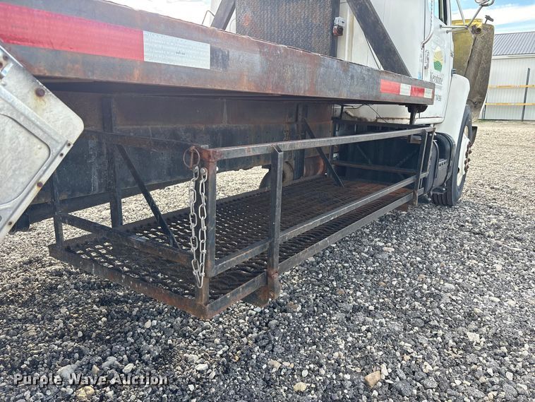 image for item FK1004 1983 International 1724 flatbed truck