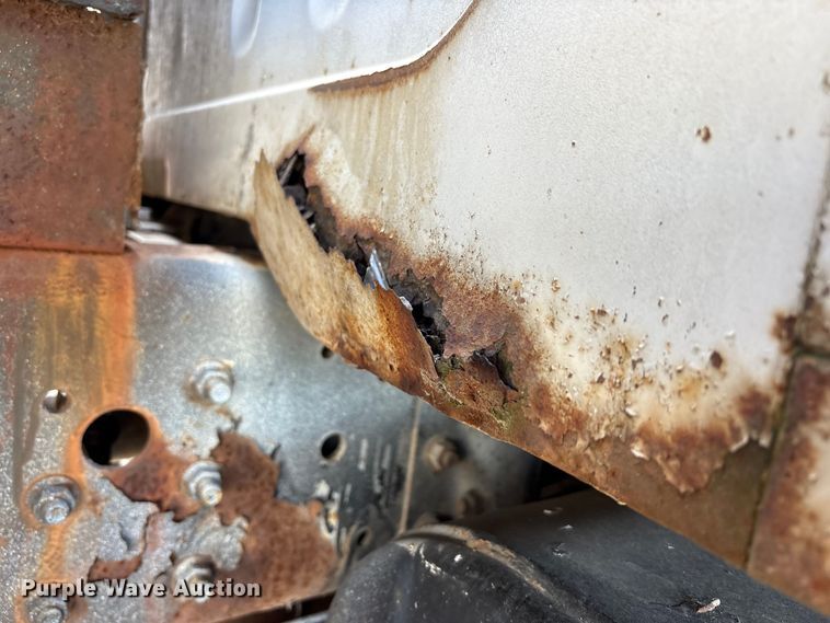 image for item FK1004 1983 International 1724 flatbed truck