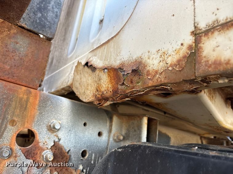 image for item FK1004 1983 International 1724 flatbed truck