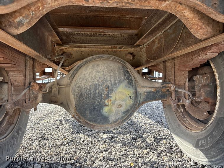 image for item FK1004 1983 International 1724 flatbed truck