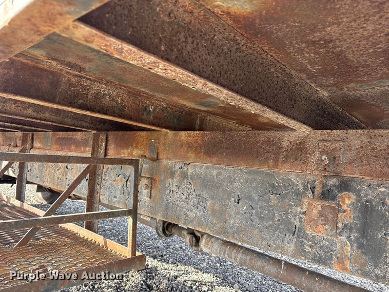 image for item FK1004 1983 International 1724 flatbed truck