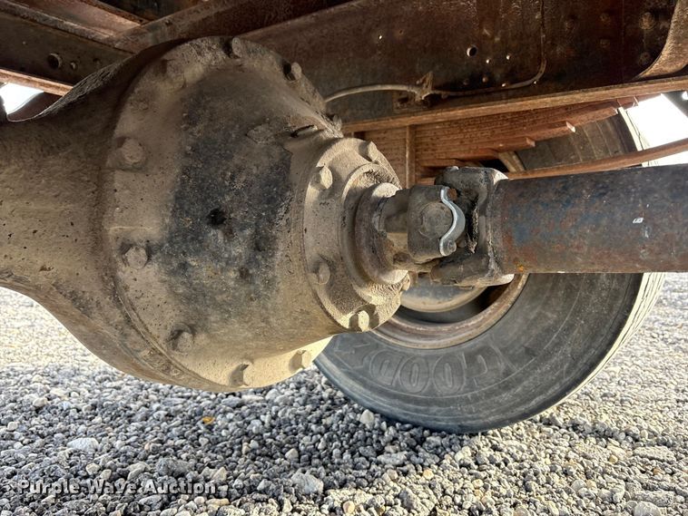 image for item FK1004 1983 International 1724 flatbed truck