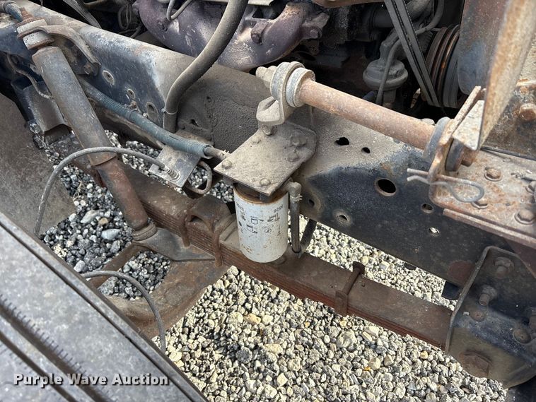 image for item FK1004 1983 International 1724 flatbed truck