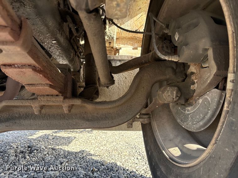 image for item FK1004 1983 International 1724 flatbed truck