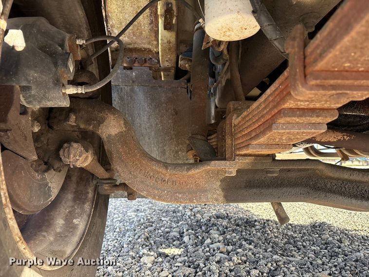 image for item FK1004 1983 International 1724 flatbed truck