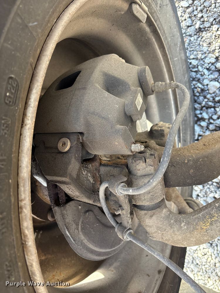 image for item FK1004 1983 International 1724 flatbed truck