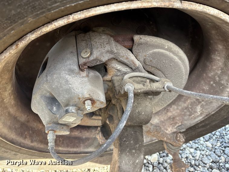 image for item FK1004 1983 International 1724 flatbed truck