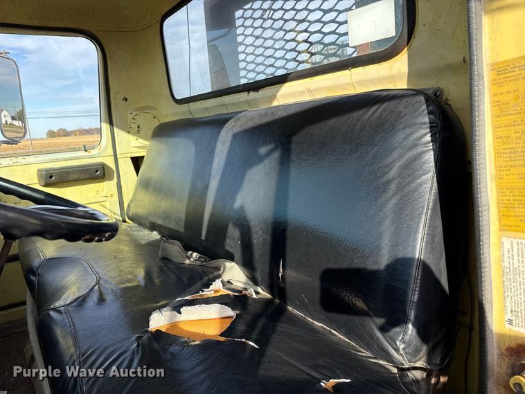 image for item FK1004 1983 International 1724 flatbed truck