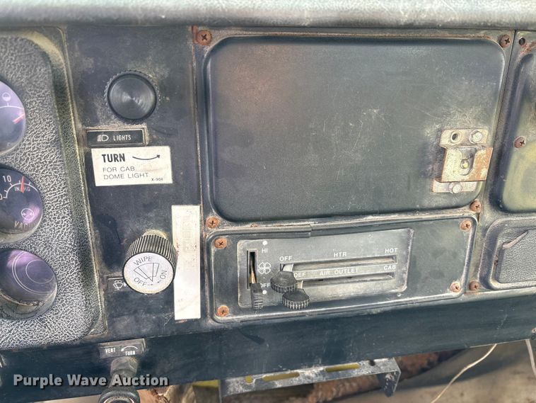 image for item FK1004 1983 International 1724 flatbed truck