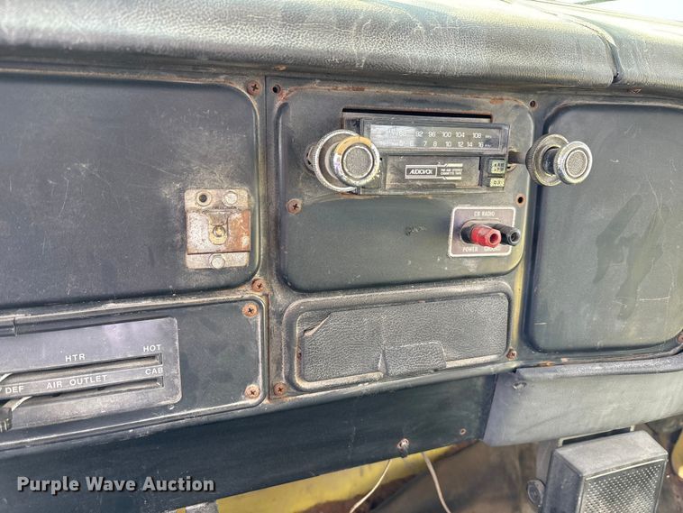 image for item FK1004 1983 International 1724 flatbed truck