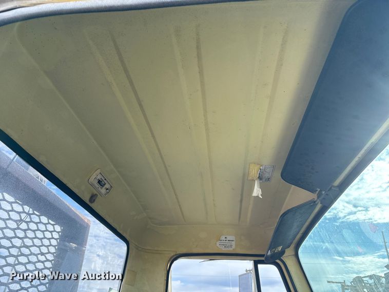 image for item FK1004 1983 International 1724 flatbed truck