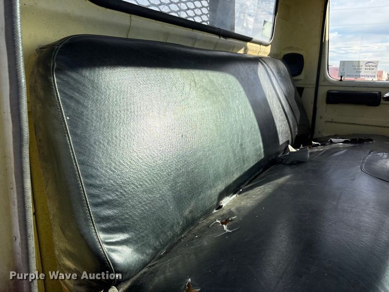 image for item FK1004 1983 International 1724 flatbed truck