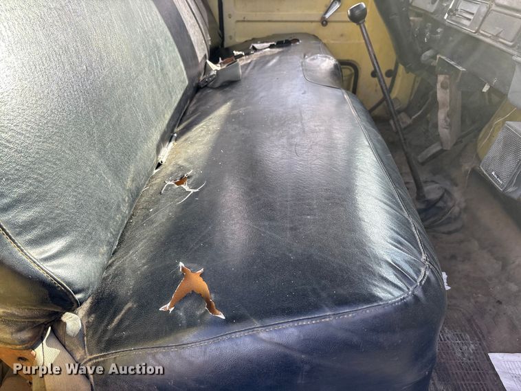 image for item FK1004 1983 International 1724 flatbed truck