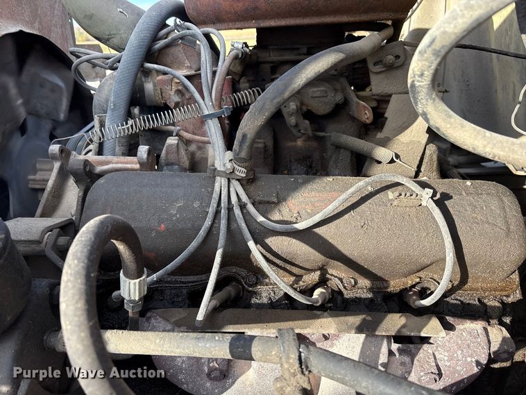 image for item FK1004 1983 International 1724 flatbed truck