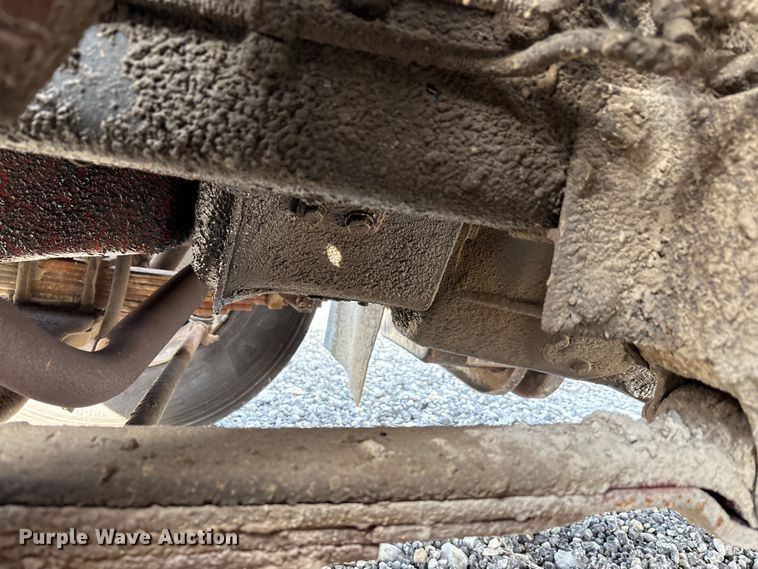 image for item FK1004 1983 International 1724 flatbed truck