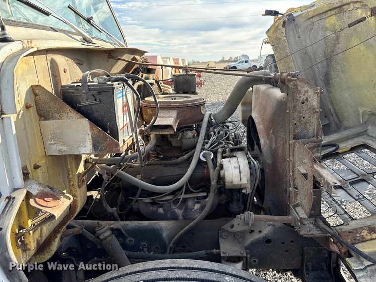 image for item FK1004 1983 International 1724 flatbed truck