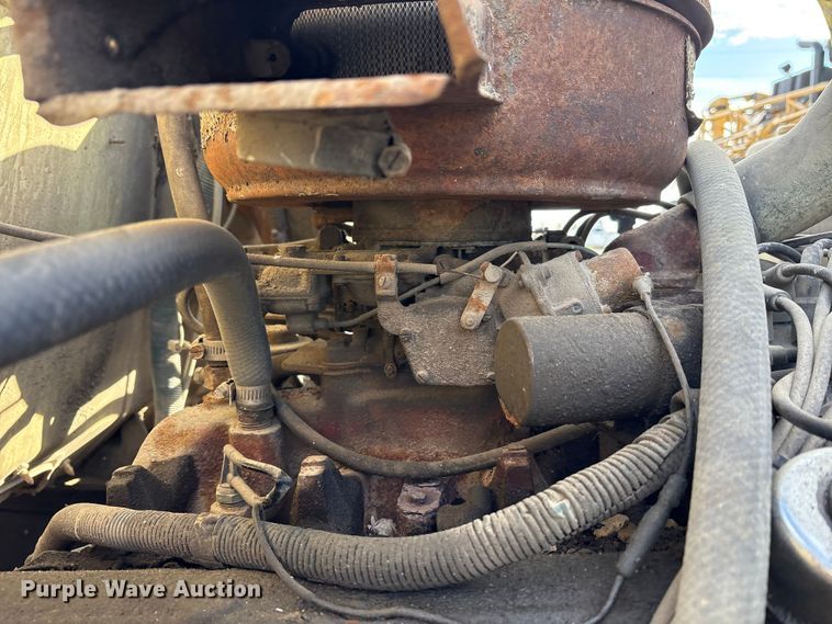 image for item FK1004 1983 International 1724 flatbed truck