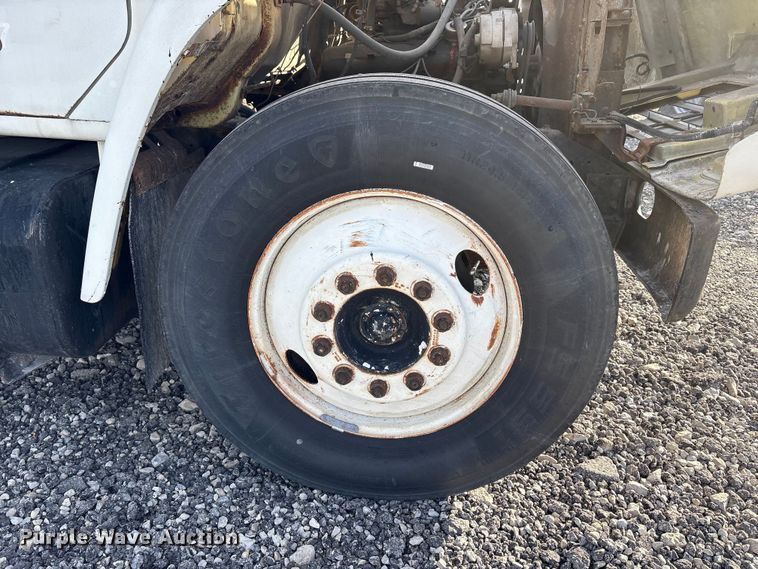 image for item FK1004 1983 International 1724 flatbed truck