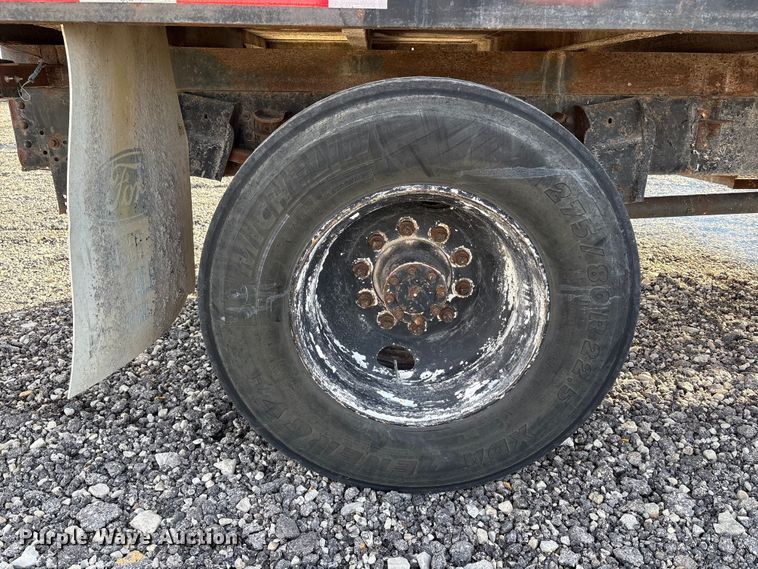 image for item FK1004 1983 International 1724 flatbed truck