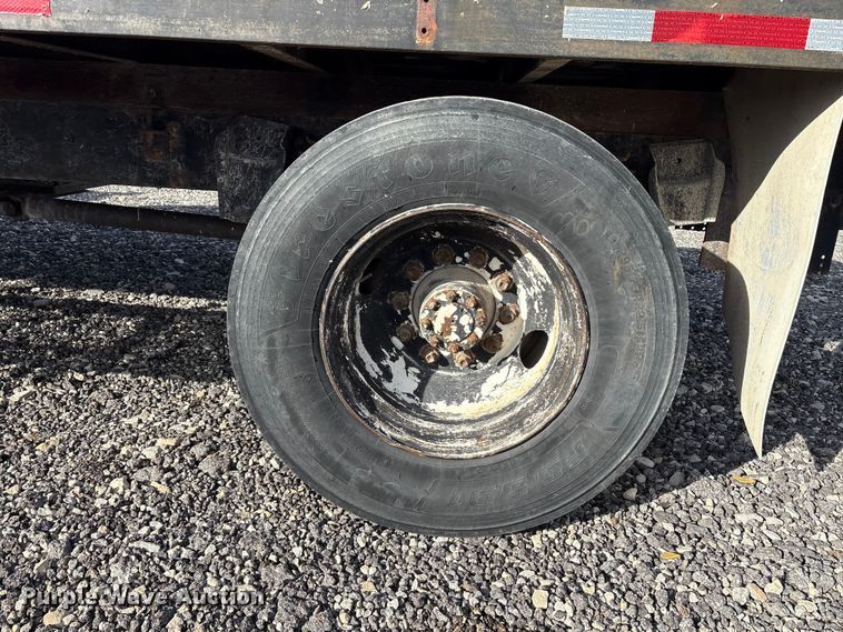 image for item FK1004 1983 International 1724 flatbed truck