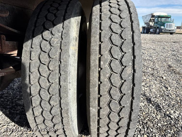 image for item FK1004 1983 International 1724 flatbed truck