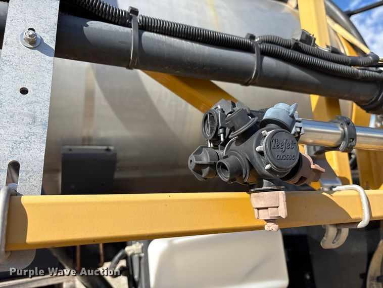 image for item FK1006 AGCO sprayer bed