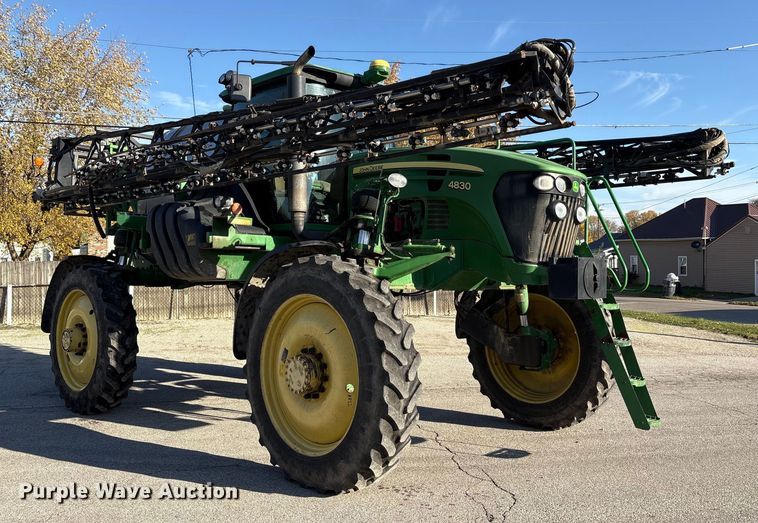 image for item FK1007 2011 John Deere 4830 sprayer