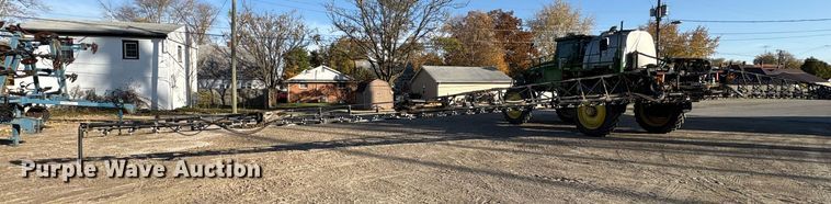 image for item FK1007 2011 John Deere 4830 sprayer