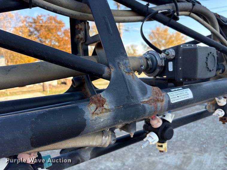 image for item FK1007 2011 John Deere 4830 sprayer