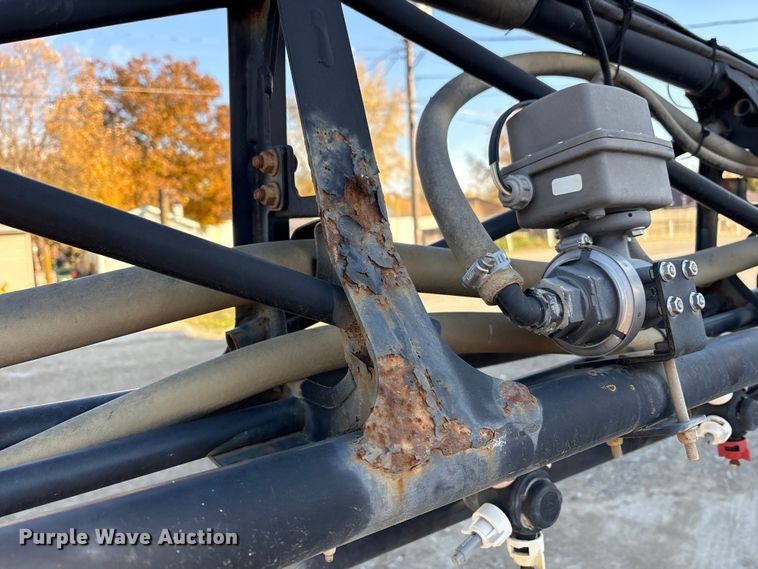 image for item FK1007 2011 John Deere 4830 sprayer