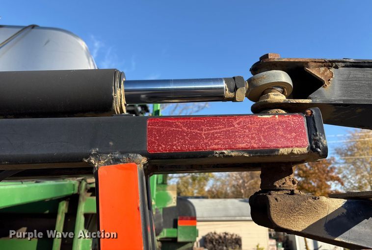 image for item FK1007 2011 John Deere 4830 sprayer