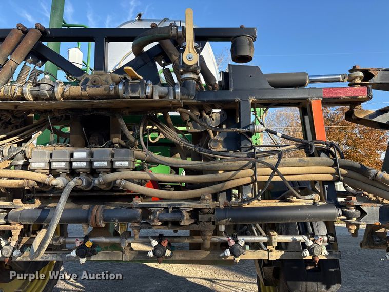 image for item FK1007 2011 John Deere 4830 sprayer